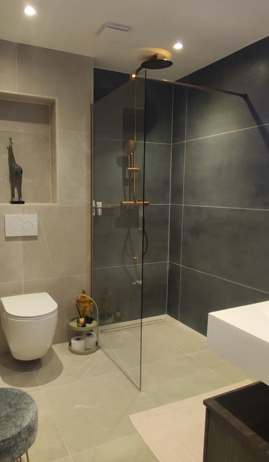 Slaapkamer met tegels