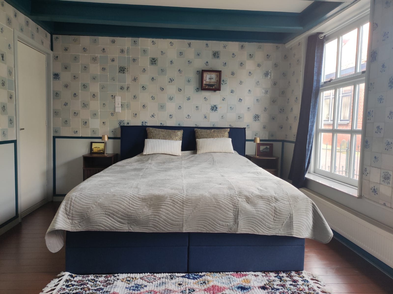 Authentieke tegels en klok