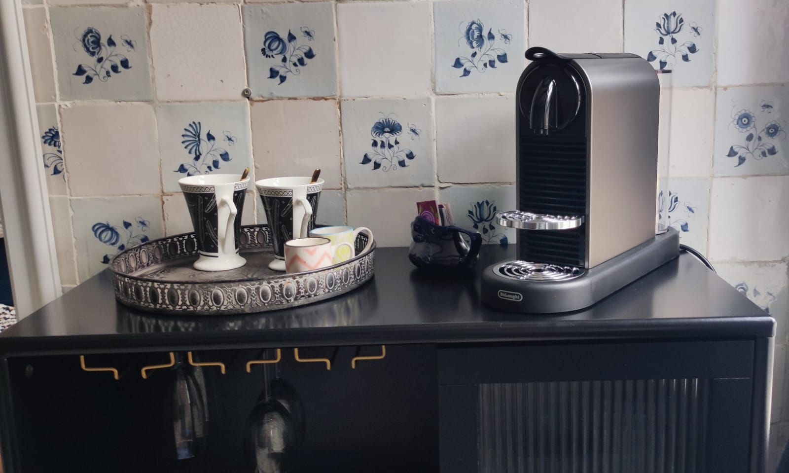 Bank met sierkussens